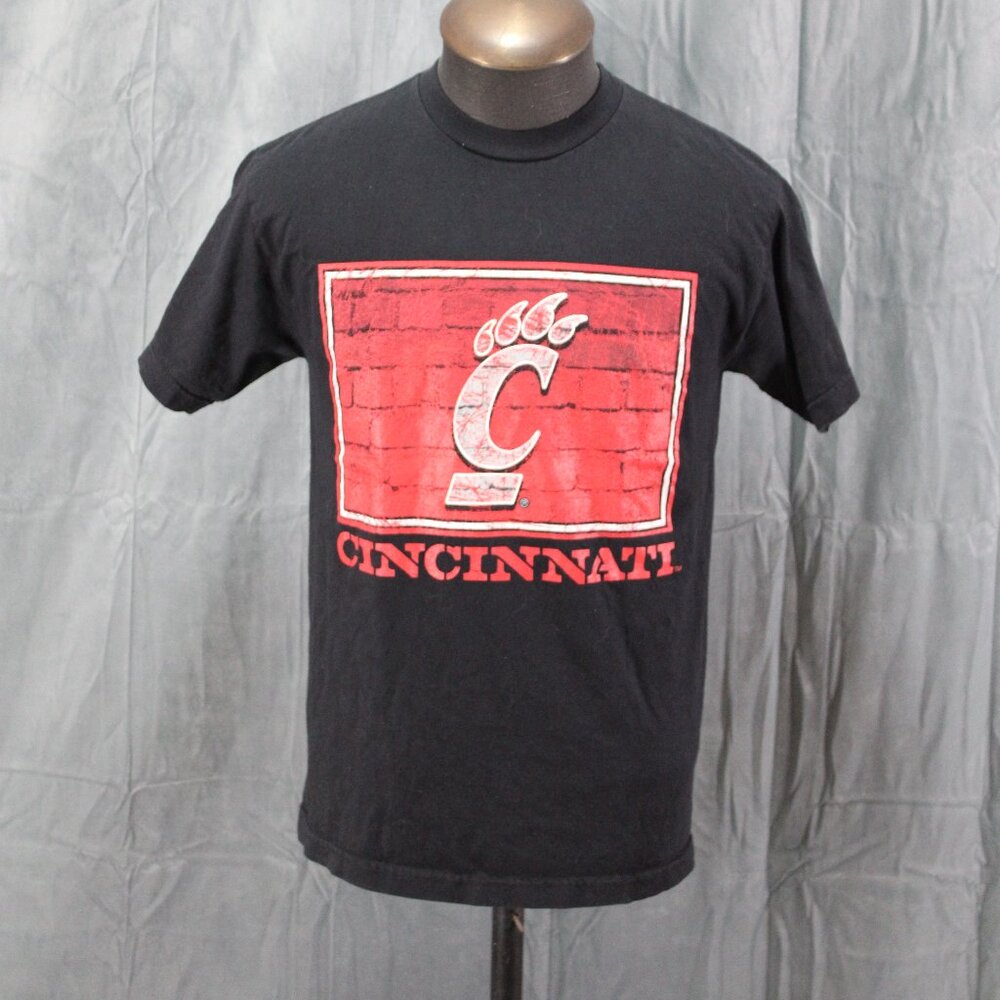 Cincinnati Bearcats Shirt (Retro) - Big Logo by Foot Locker - Men's Medium